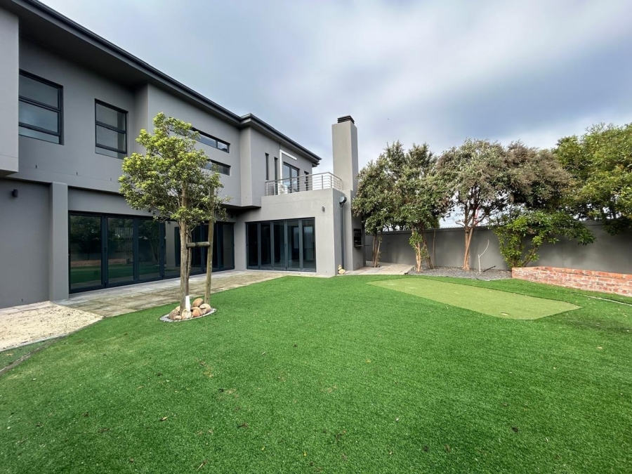 To Let 2 Bedroom Property for Rent in Royal Ascot Western Cape
